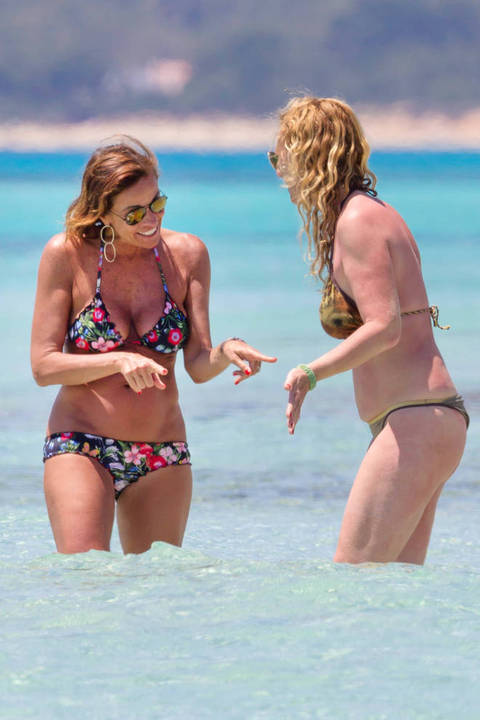 Cristina Parodi Bikini E Relax A Formentera Olycom Leggoit